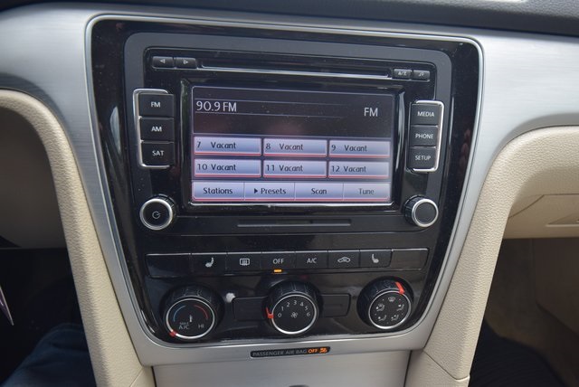 2013 Volkswagen Passat SE photo 4