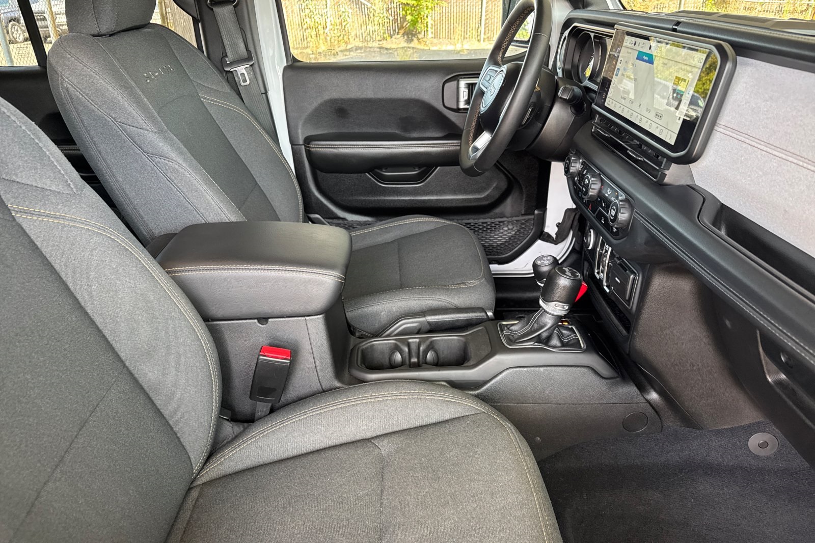 2024 Jeep Wrangler Sahara 4xe photo 16
