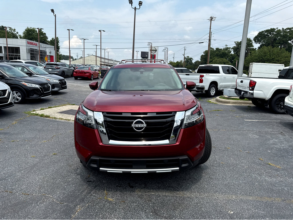 2024 Nissan Pathfinder Platinum photo 2