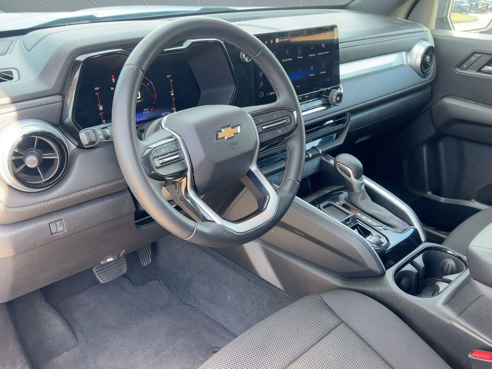 2023 Chevrolet Colorado LT photo 4