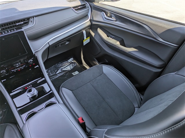 2025 Jeep Grand Cherokee Altitude X photo 17