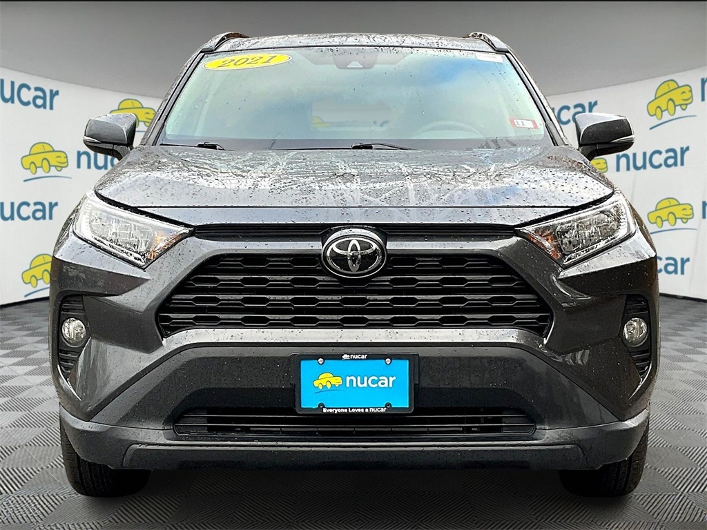 2021 Toyota RAV4 XLE photo 2