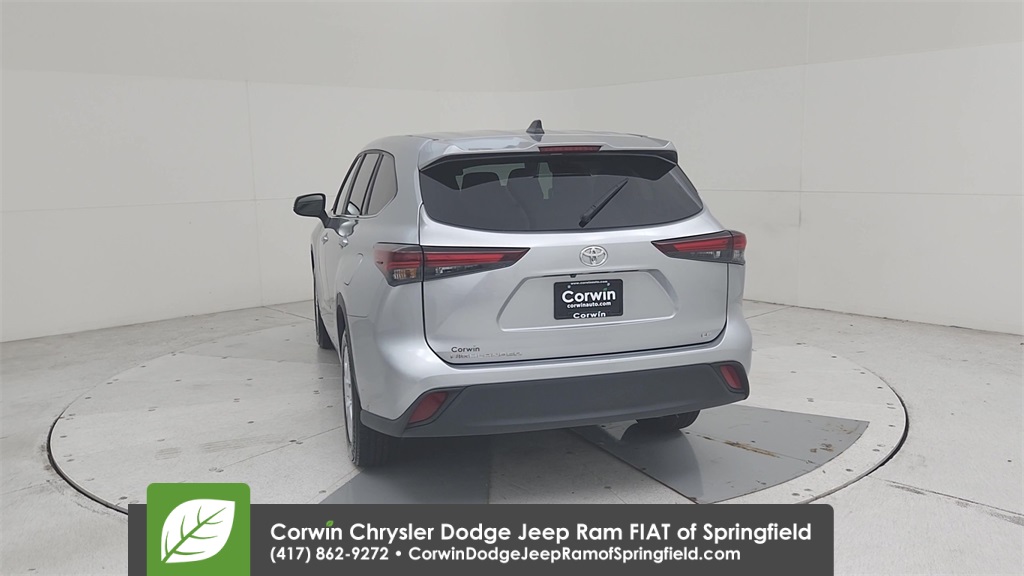2024 Toyota Highlander LE photo 12