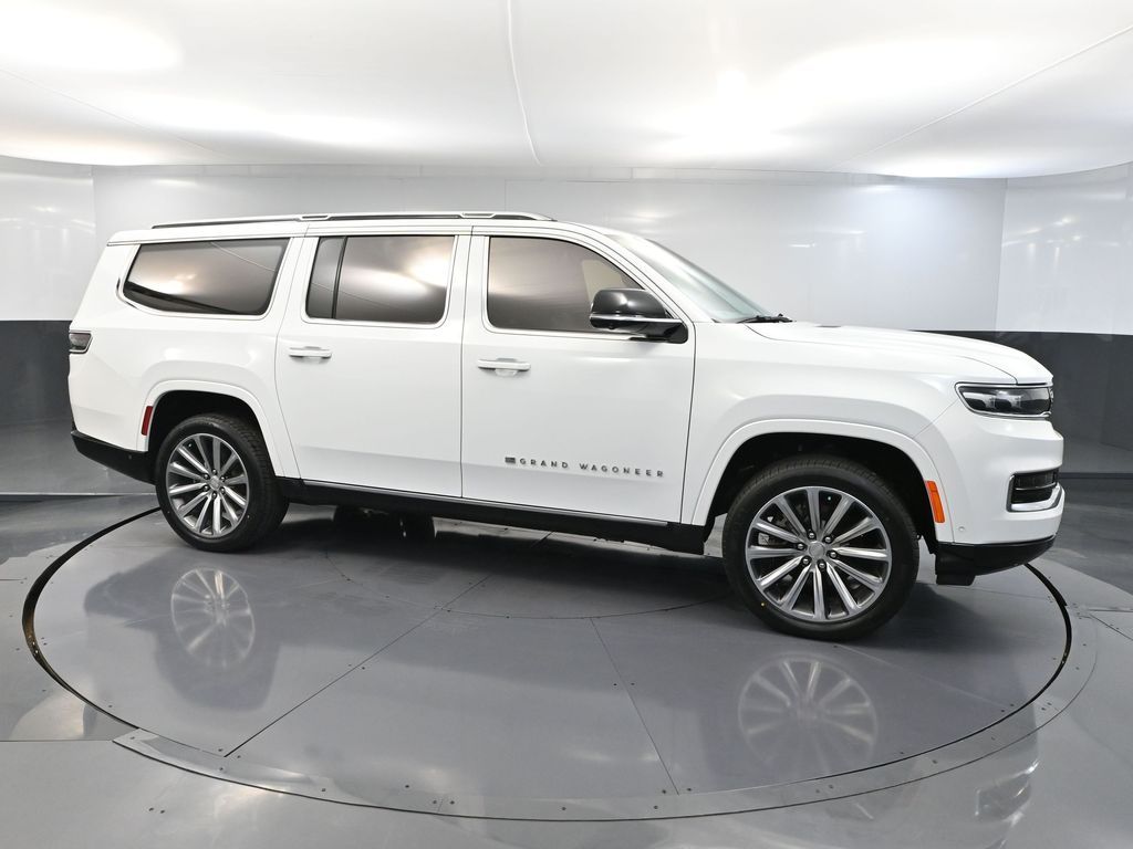 2023 Jeep Wagoneer L Series II photo 3