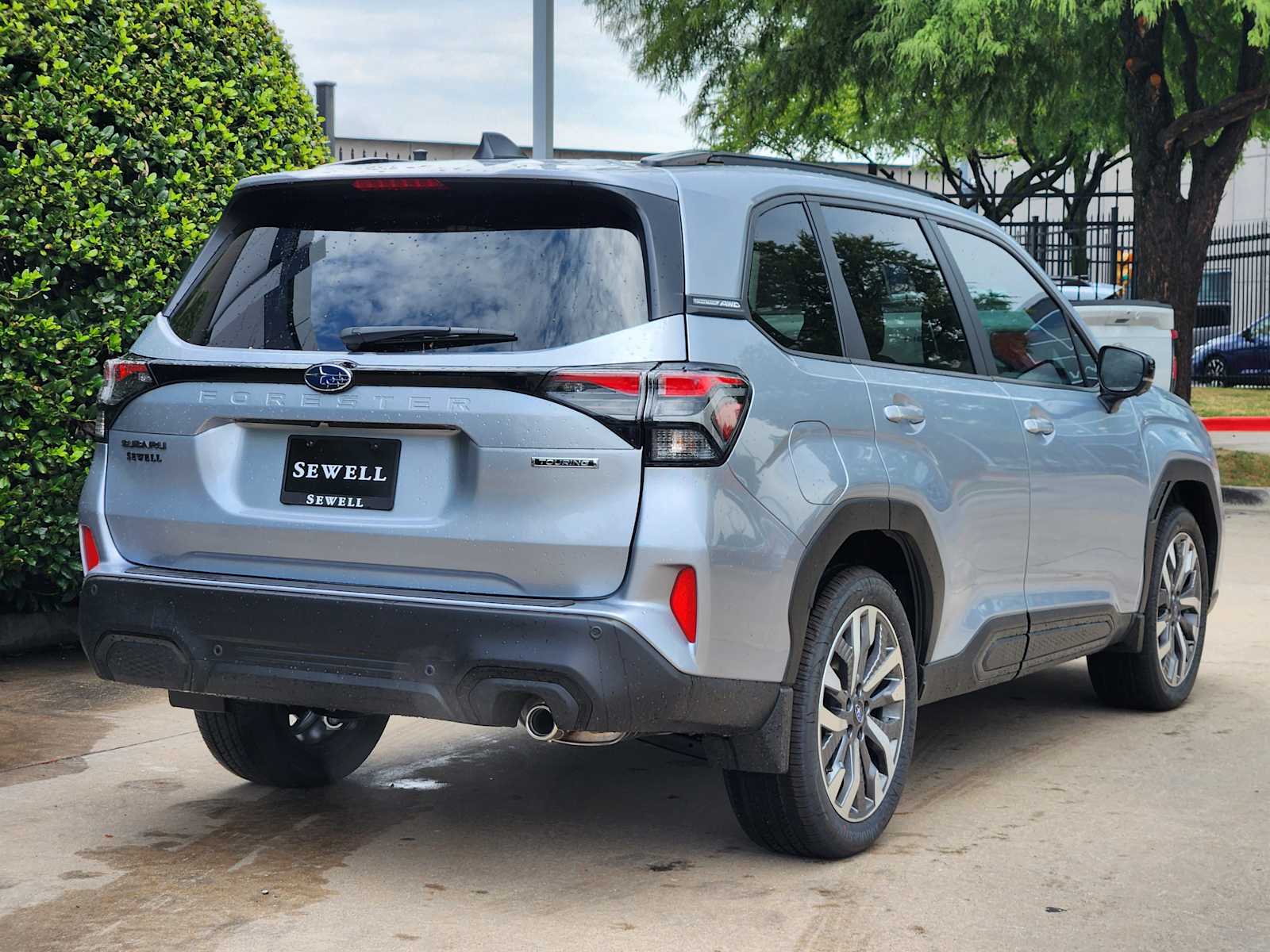 2025 Subaru Forester Touring photo 3