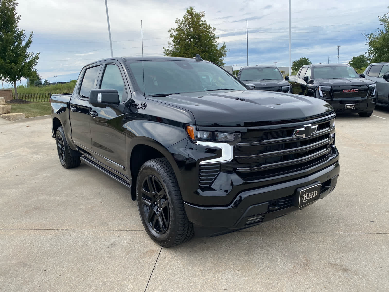 2025 Chevrolet Silverado 1500 High Country photo 4