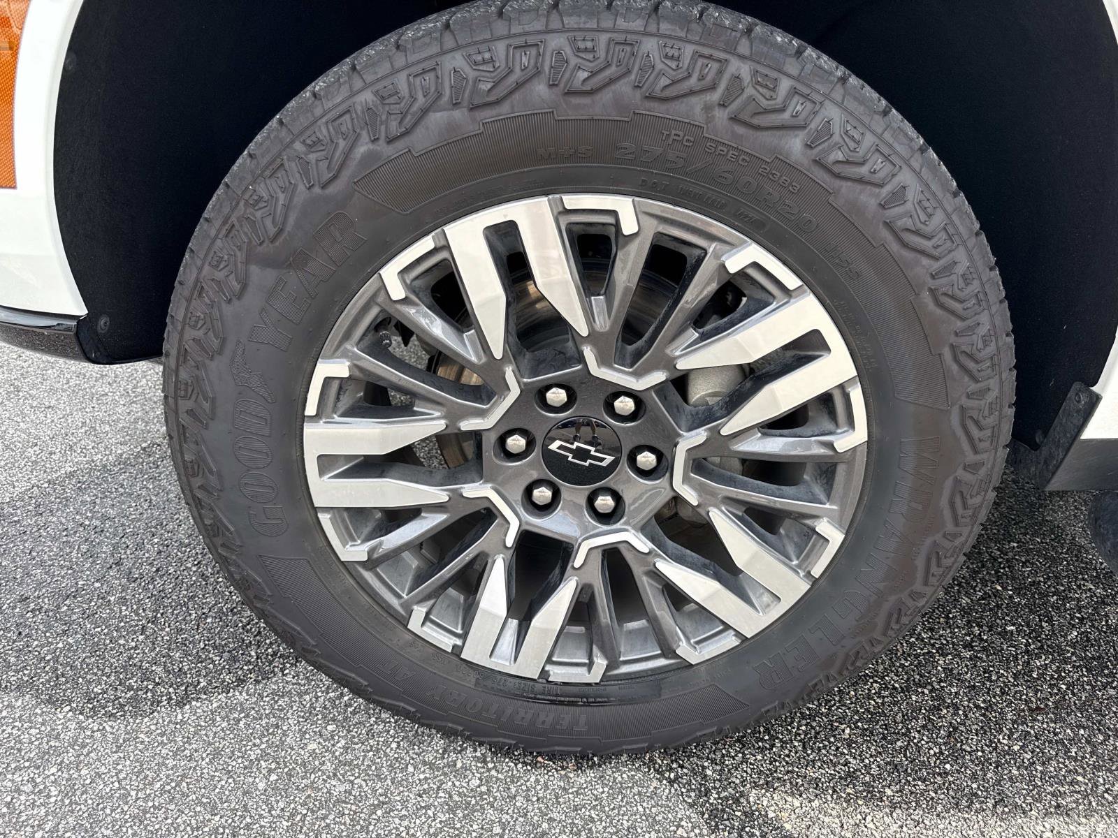 2025 Chevrolet Suburban Z71 photo 34