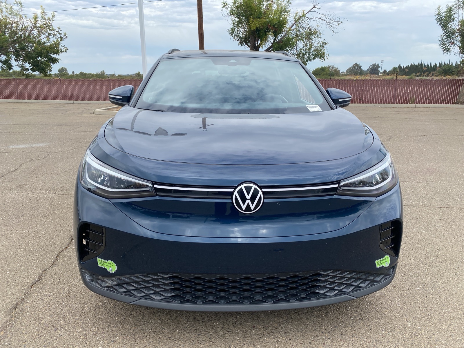 2023 Volkswagen ID.4 Pro photo 2