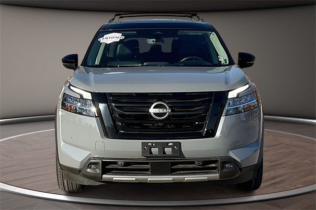 2023 Nissan Pathfinder Platinum photo 3