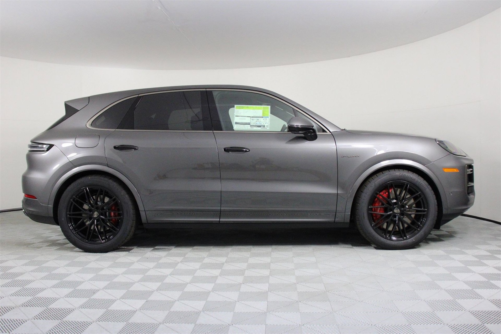 2025 Porsche Cayenne E-Hybrid Turbo photo 7