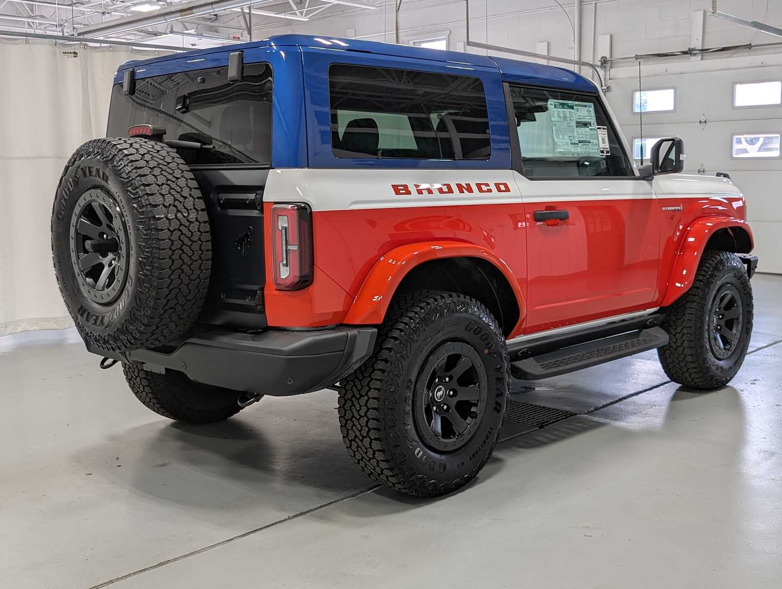 2025 Ford Bronco First Edition photo 7