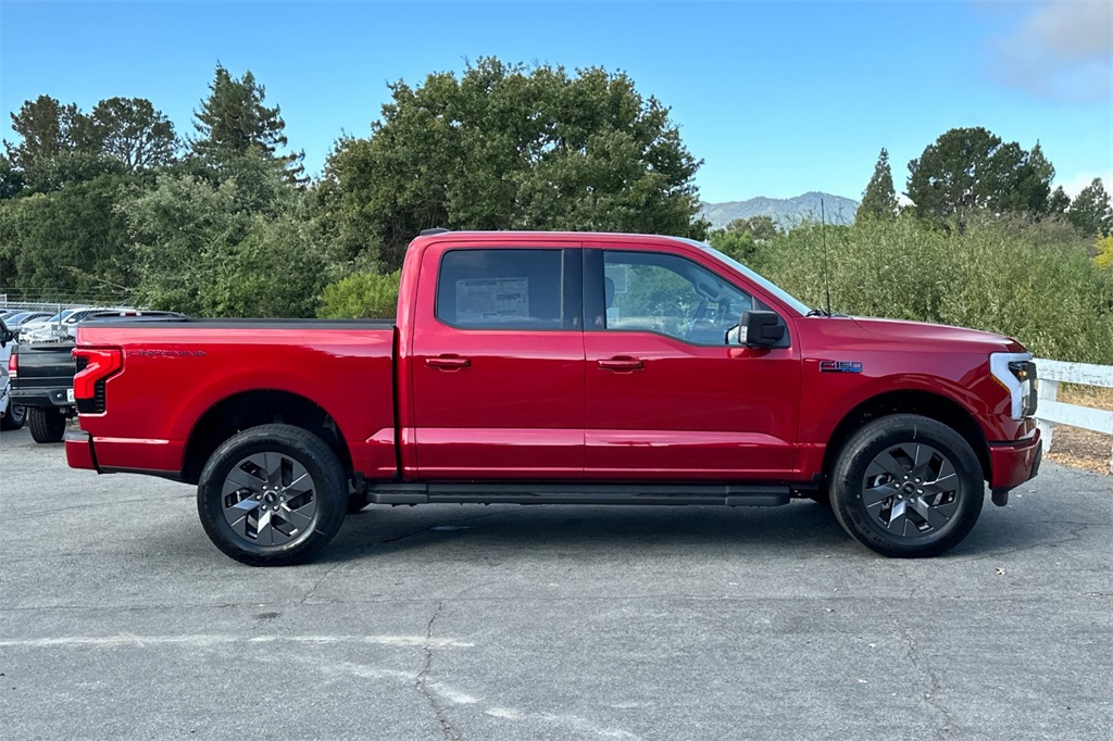 2025 Ford F-150 Lightning photo 3