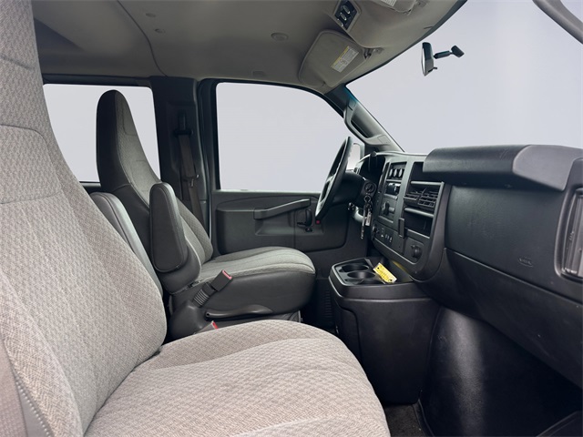 2017 Chevrolet Express 3500 LT photo 15