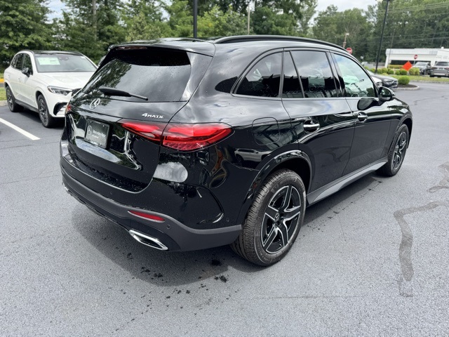 2025 Mercedes Benz GLC 300 4MATIC photo 3