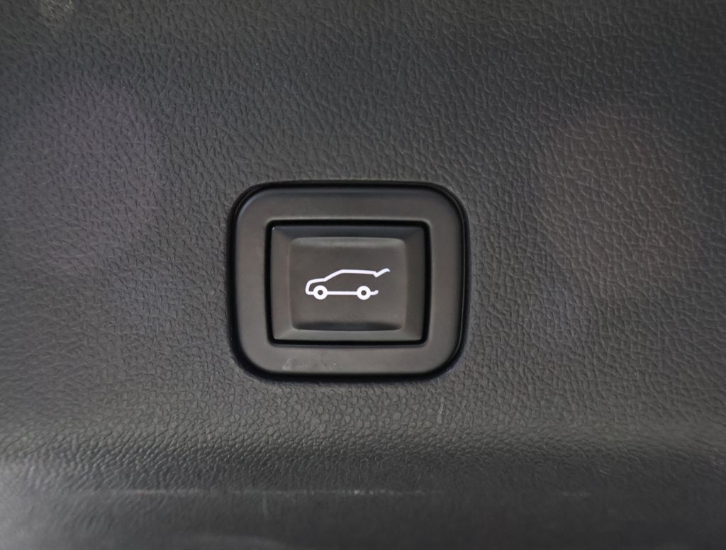 2021 Chevrolet Tahoe LT photo 17