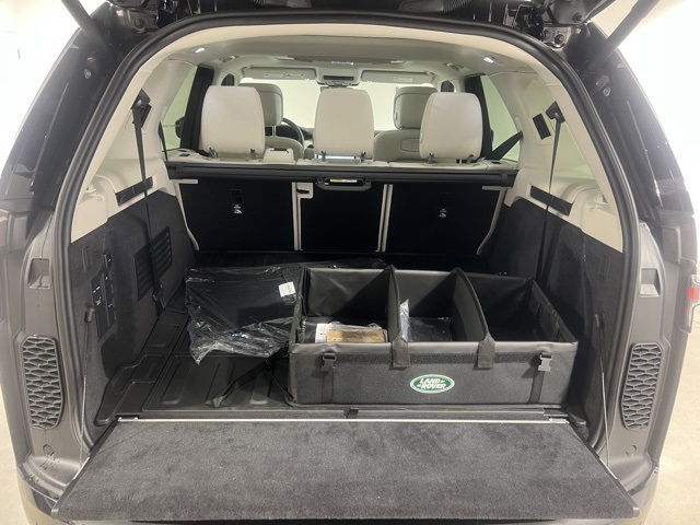 2025 Land Rover Discovery SE photo 28