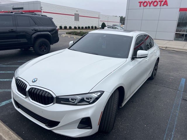 2024 BMW 3 Series 330i's photo