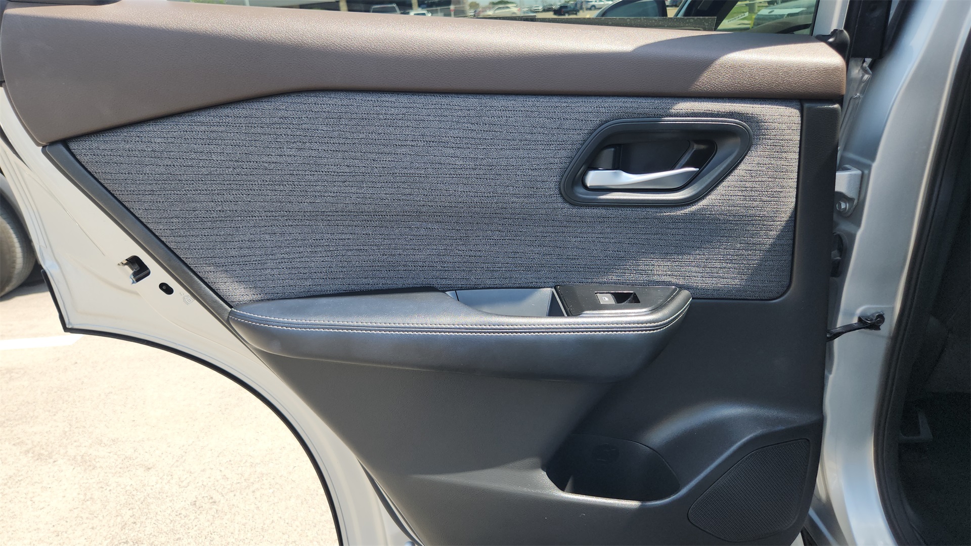 2023 Nissan Rogue SV photo 16