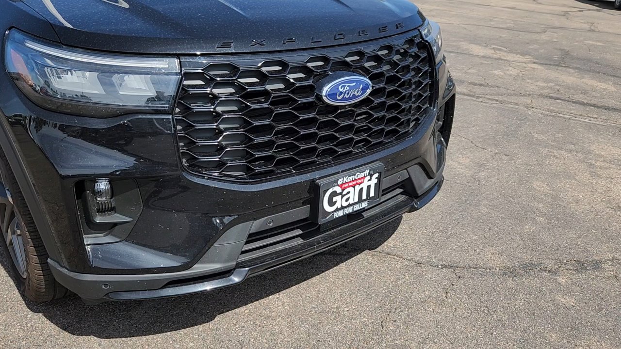 2025 Ford Explorer ST-Line photo 23