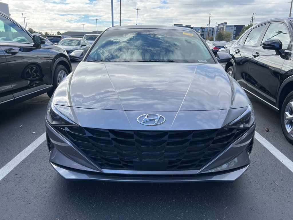2023 Hyundai Elantra SEL photo 5