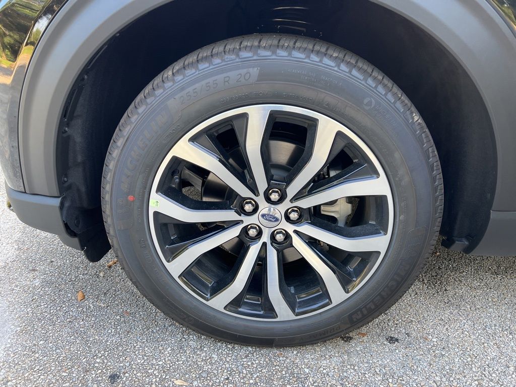 2025 Ford Explorer ST-Line photo 39