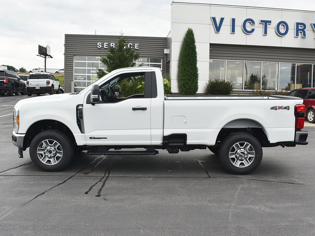 2025 Ford F-250 XLT photo 2
