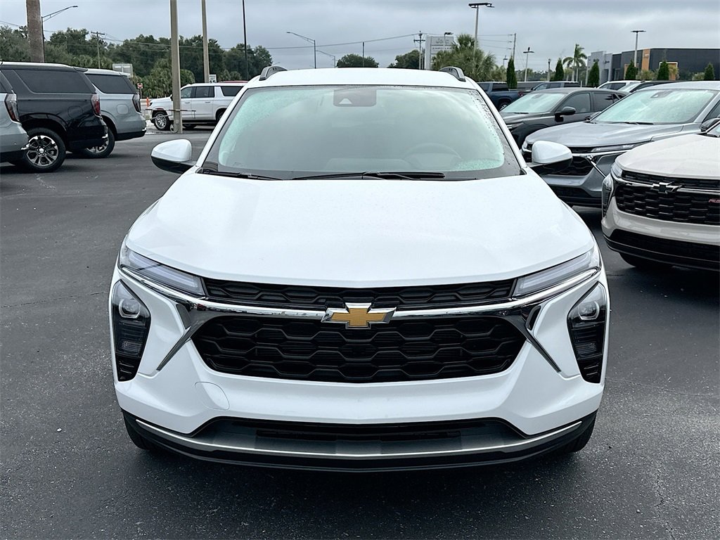 2026 Chevrolet Trax LT photo 2