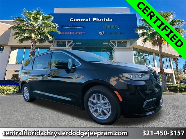 2024 Chrysler Pacifica Touring L's photo