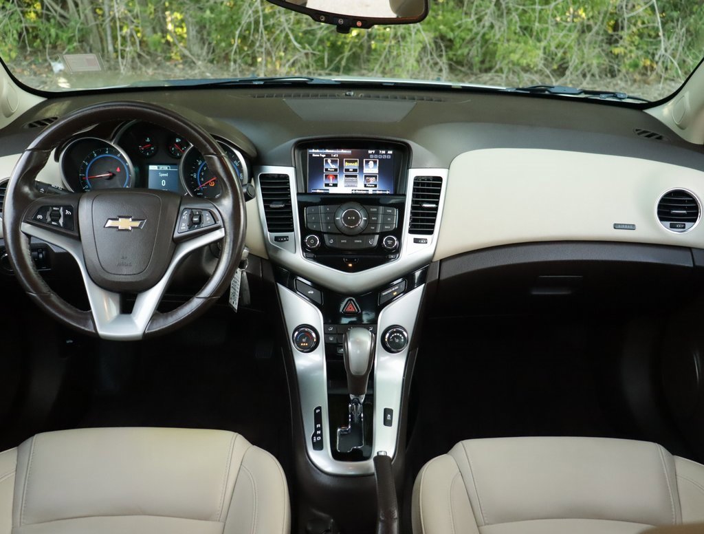 2015 Chevrolet Cruze LT photo 17