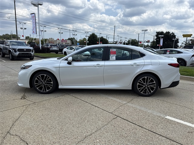 2025 Toyota Camry XLE photo 6