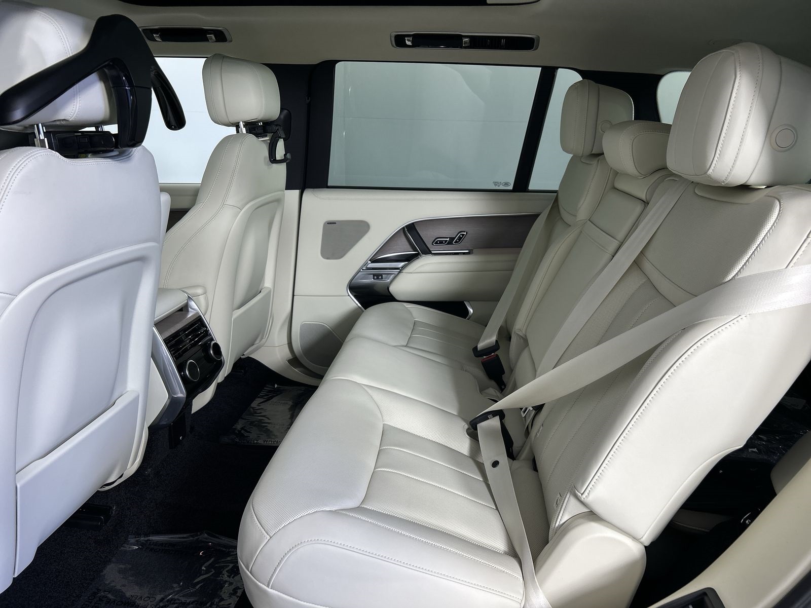 2025 Land Rover Range Rover SE photo 24