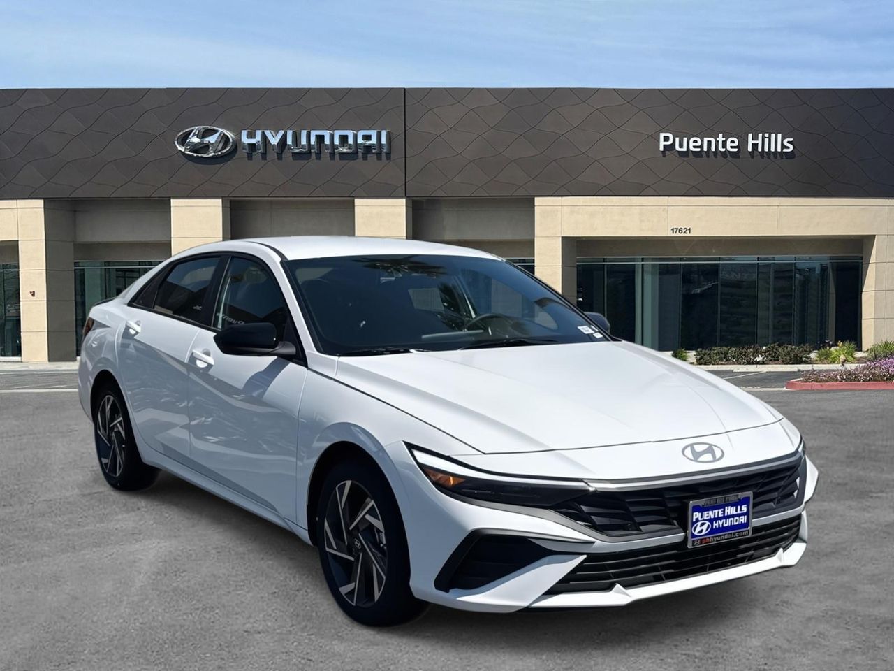 2025 Hyundai Elantra SEL Sport photo 3