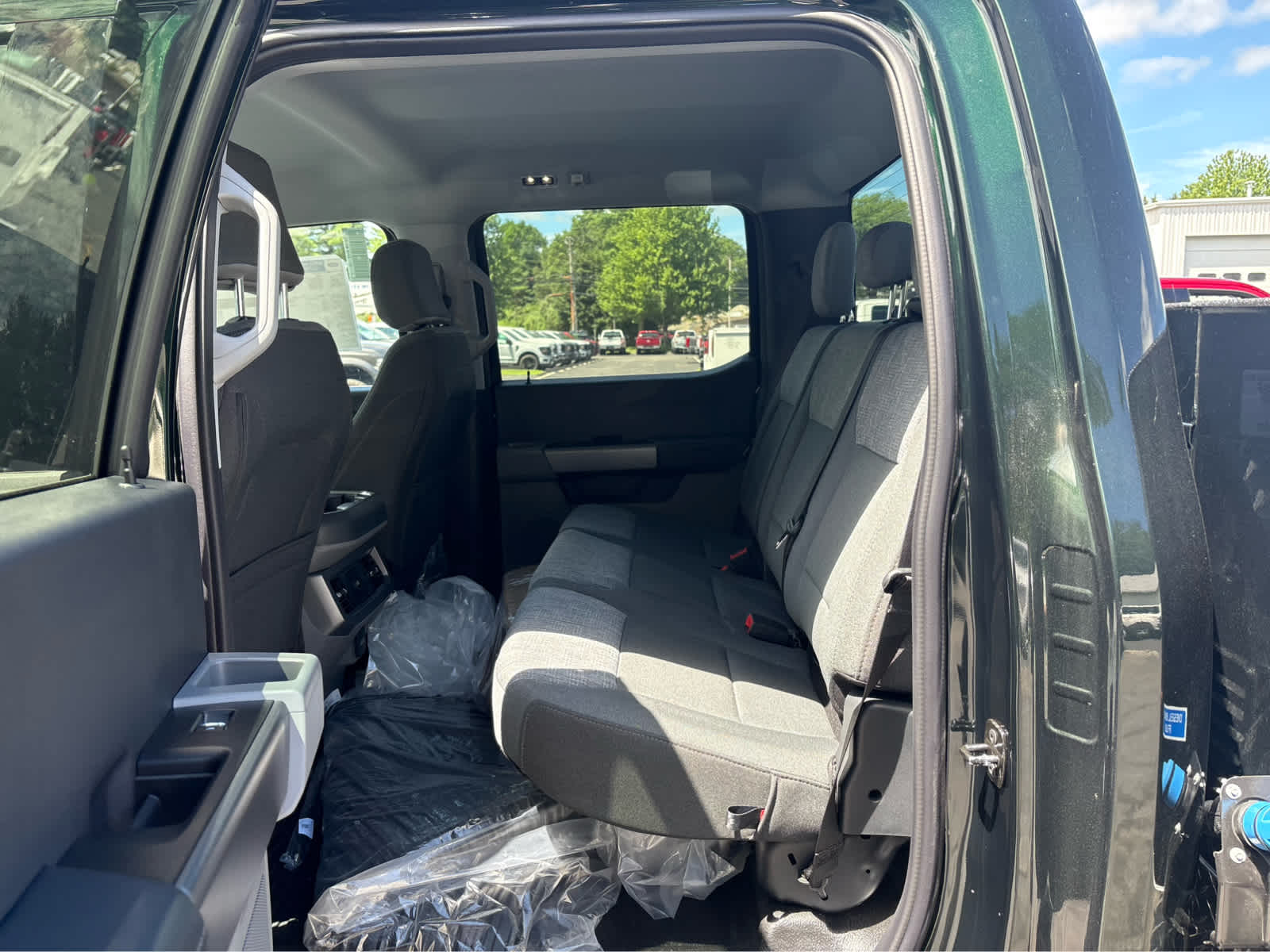 2025 Ford F-350 Super Duty Chassis Cab XLT - Photo 25