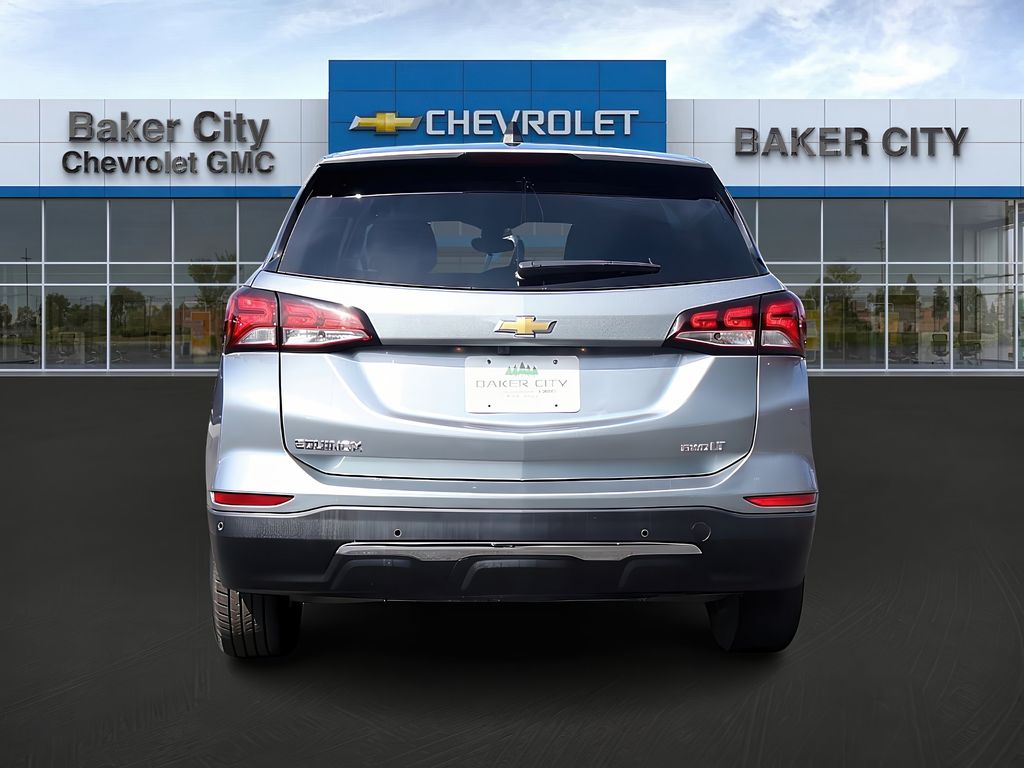 2024 Chevrolet Equinox LT photo 2