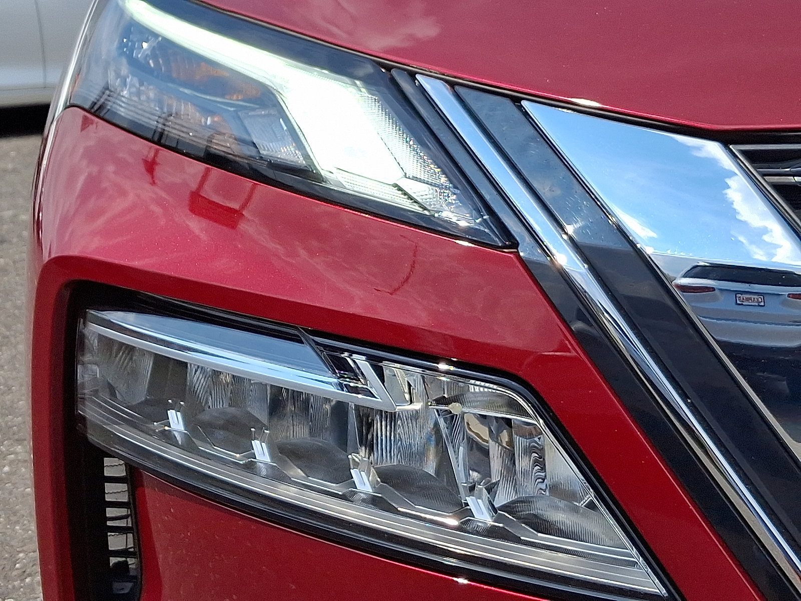 2023 Nissan Rogue SV photo 3