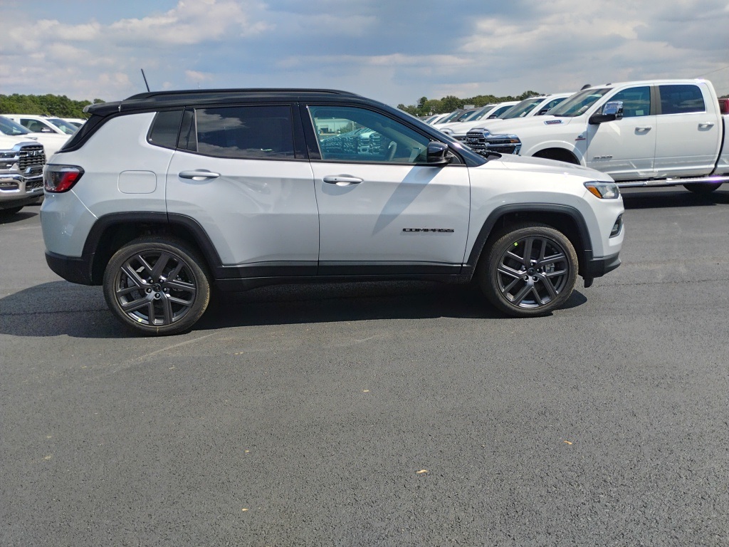 2026 Jeep Compass Limited photo 4