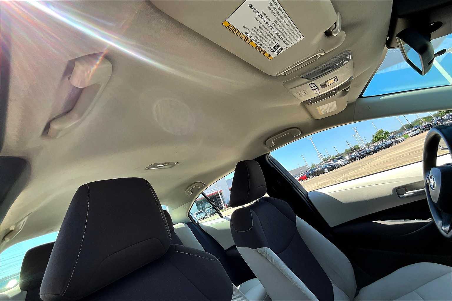 2020 Toyota Corolla LE photo 11