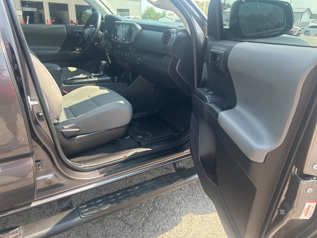 2023 Toyota Tacoma TRD Off-Road photo 17