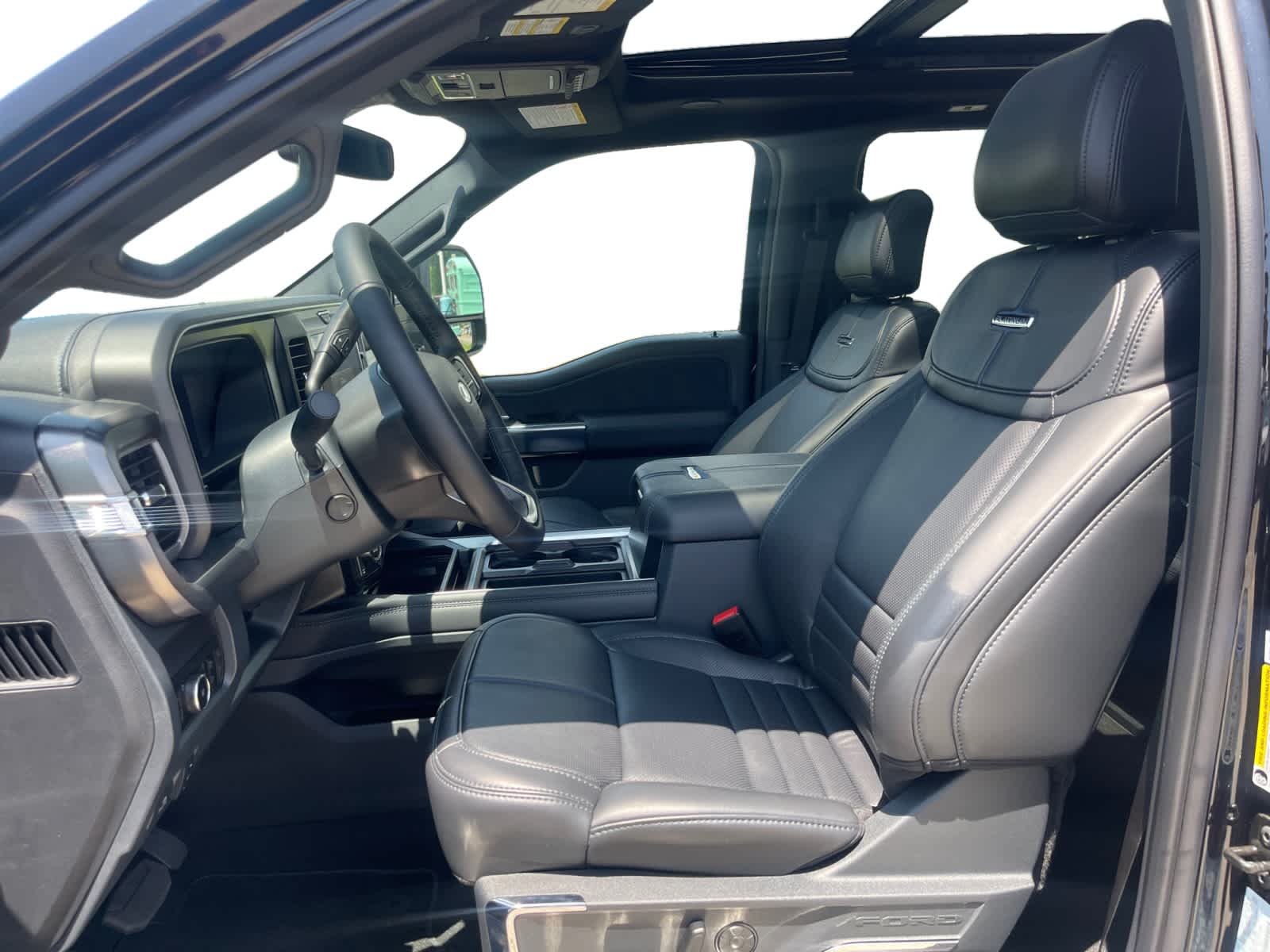 2025 Ford F-350 Platinum photo 9