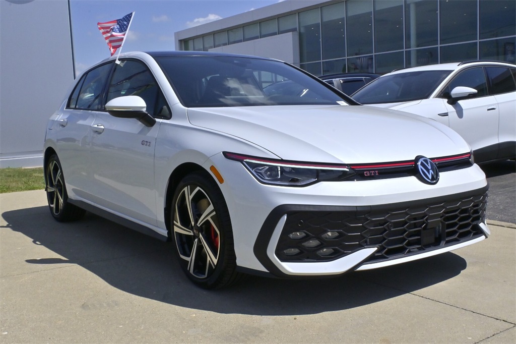 2025 Volkswagen Golf GTI SE's photo