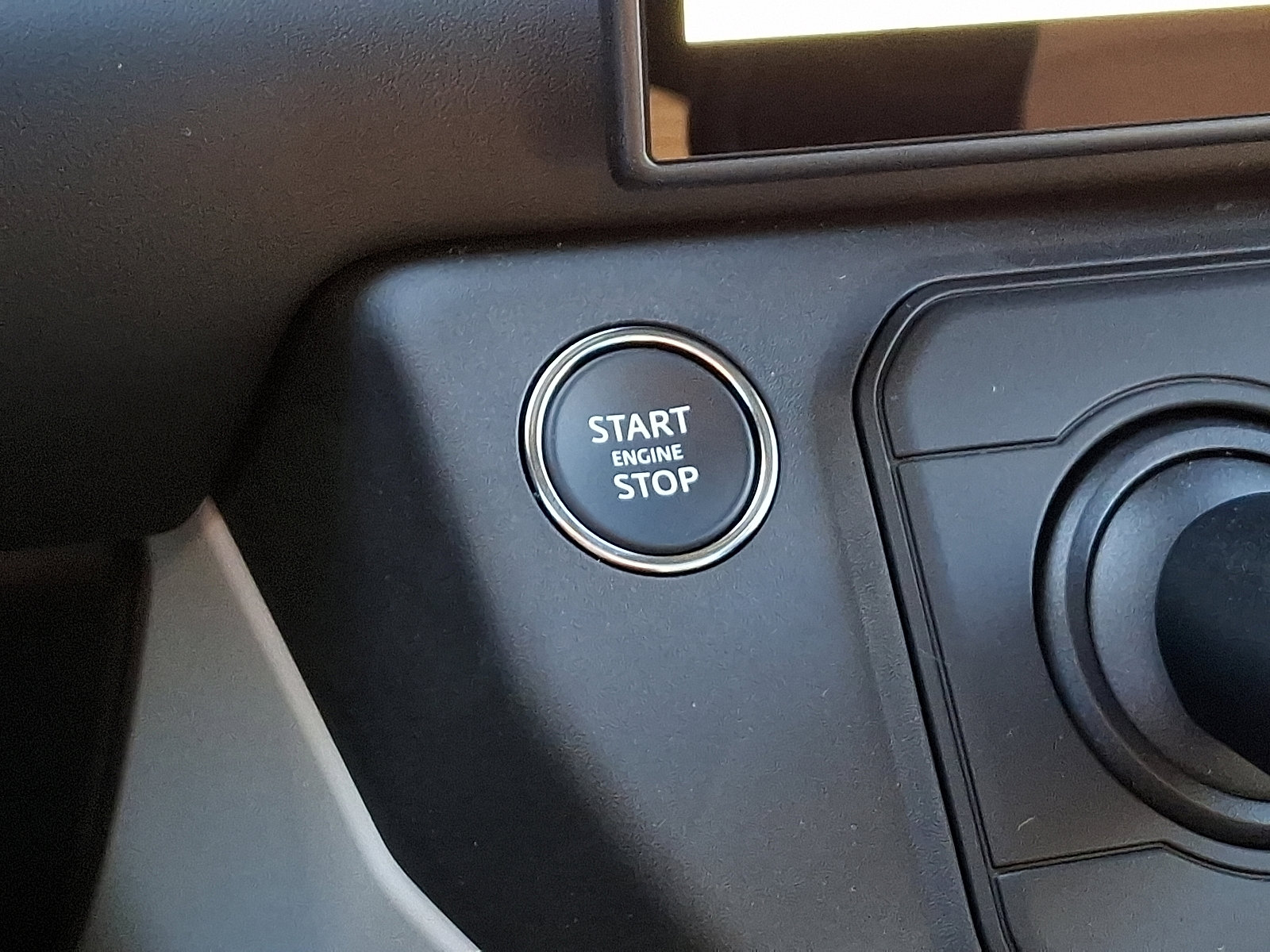 2026 Land Rover Defender 110 X-Dynamic SE photo 18