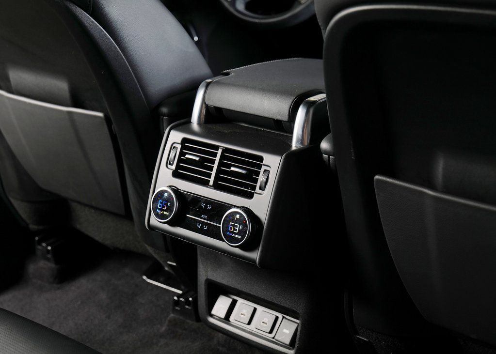 2021 Land Rover Discovery S photo 11