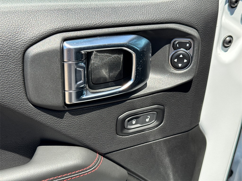 2025 Jeep Wrangler Rubicon photo 29