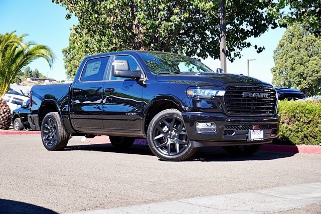 New 2026 Diamond Black Crystal Pearl-Coat Exterior Paint RAM Laramie image 2