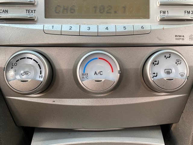 2011 Toyota Camry LE photo 10