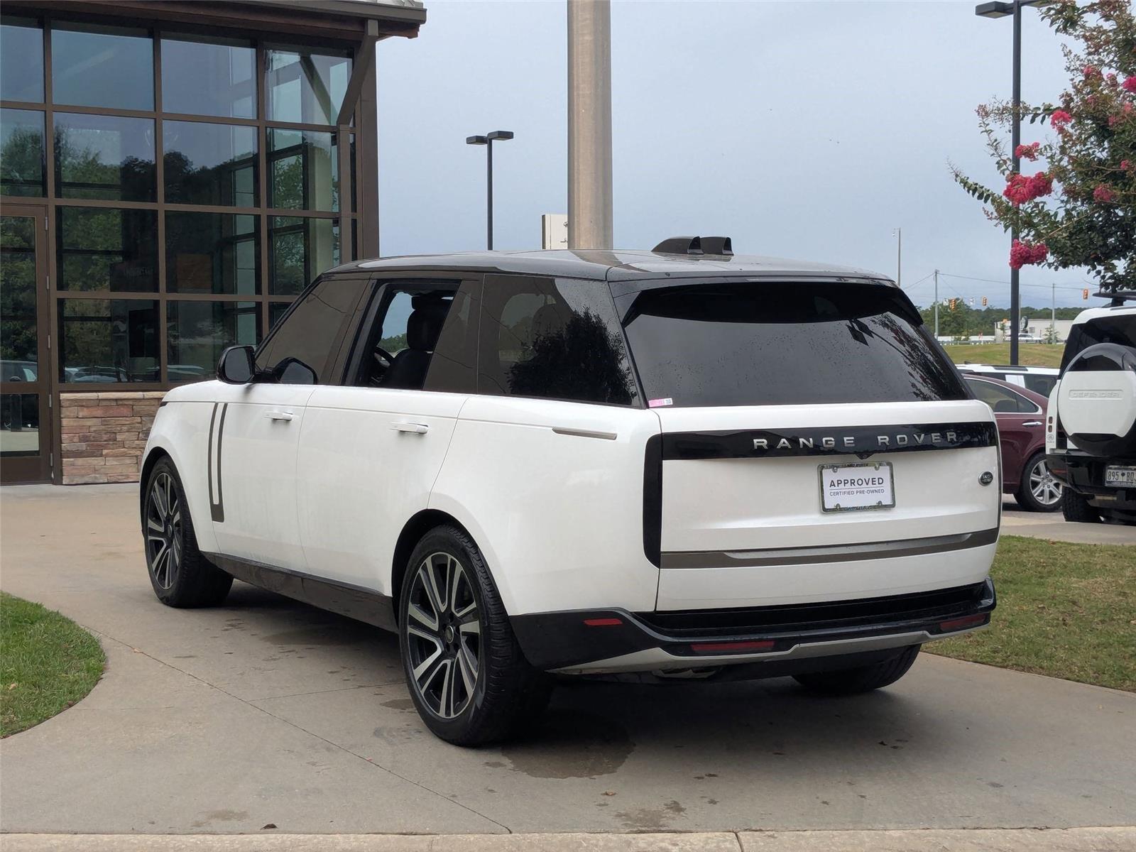 2023 Land Rover Range Rover SE photo 7