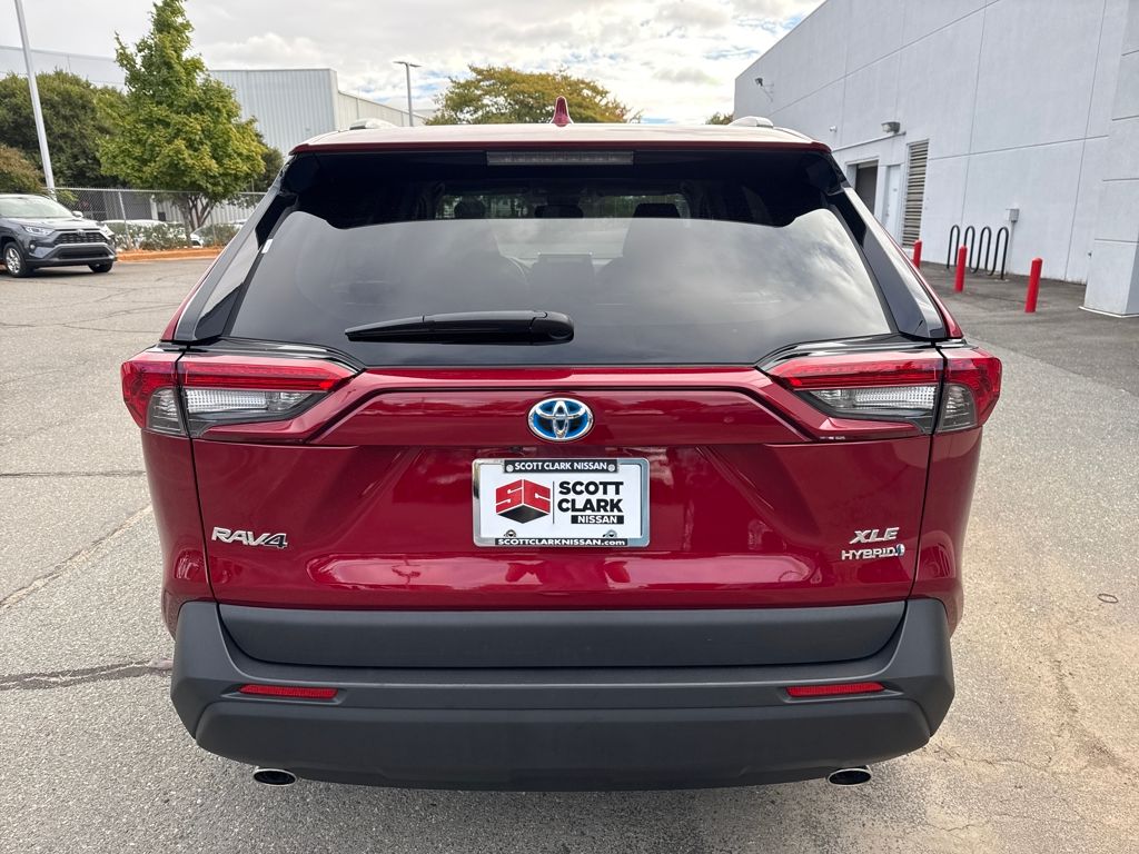 2024 Toyota RAV4 Hybrid XLE photo 3