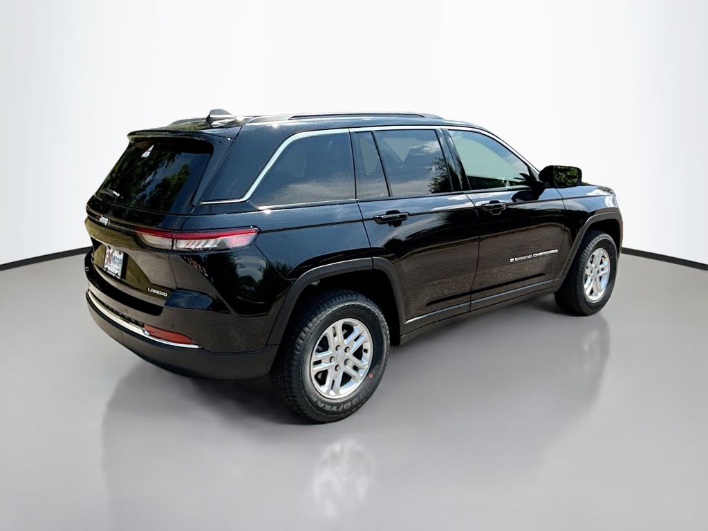 2025 Jeep Grand Cherokee Laredo photo 2