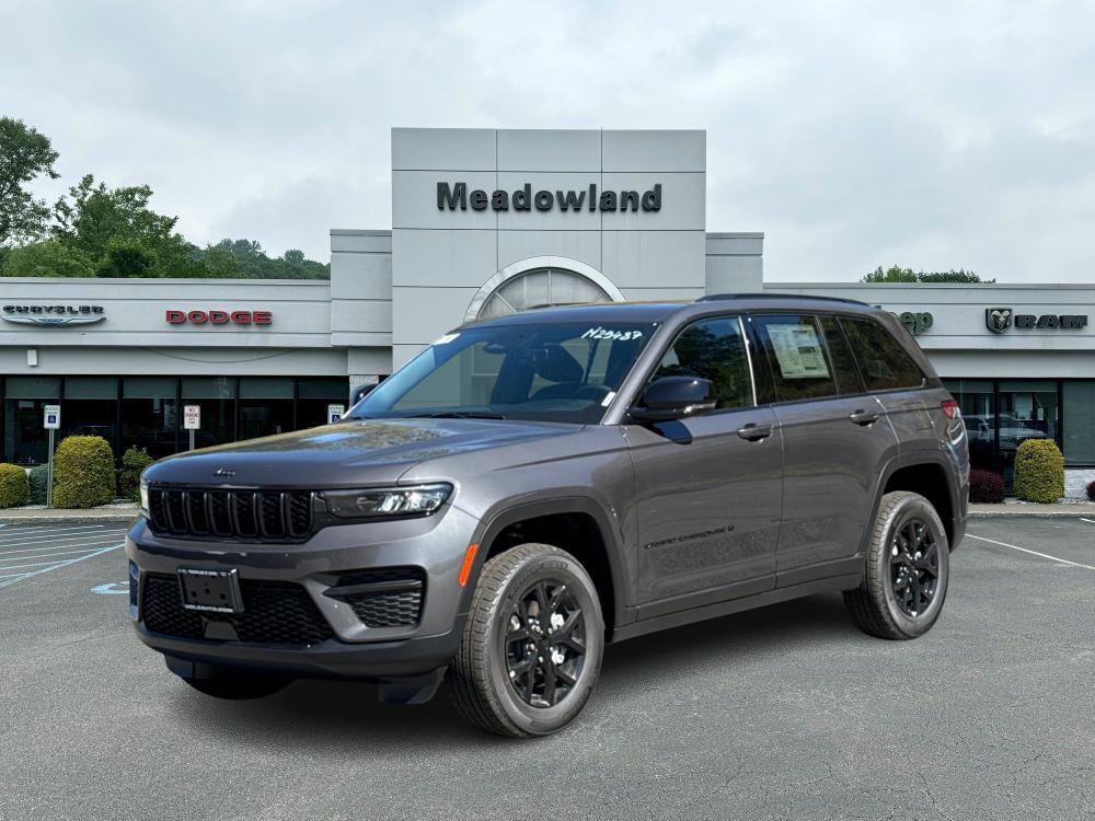 2025 Jeep Grand Cherokee Altitude's photo