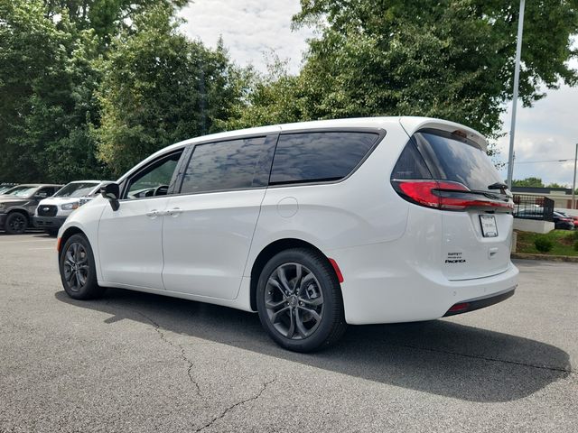 2026 Chrysler Pacifica photo 2